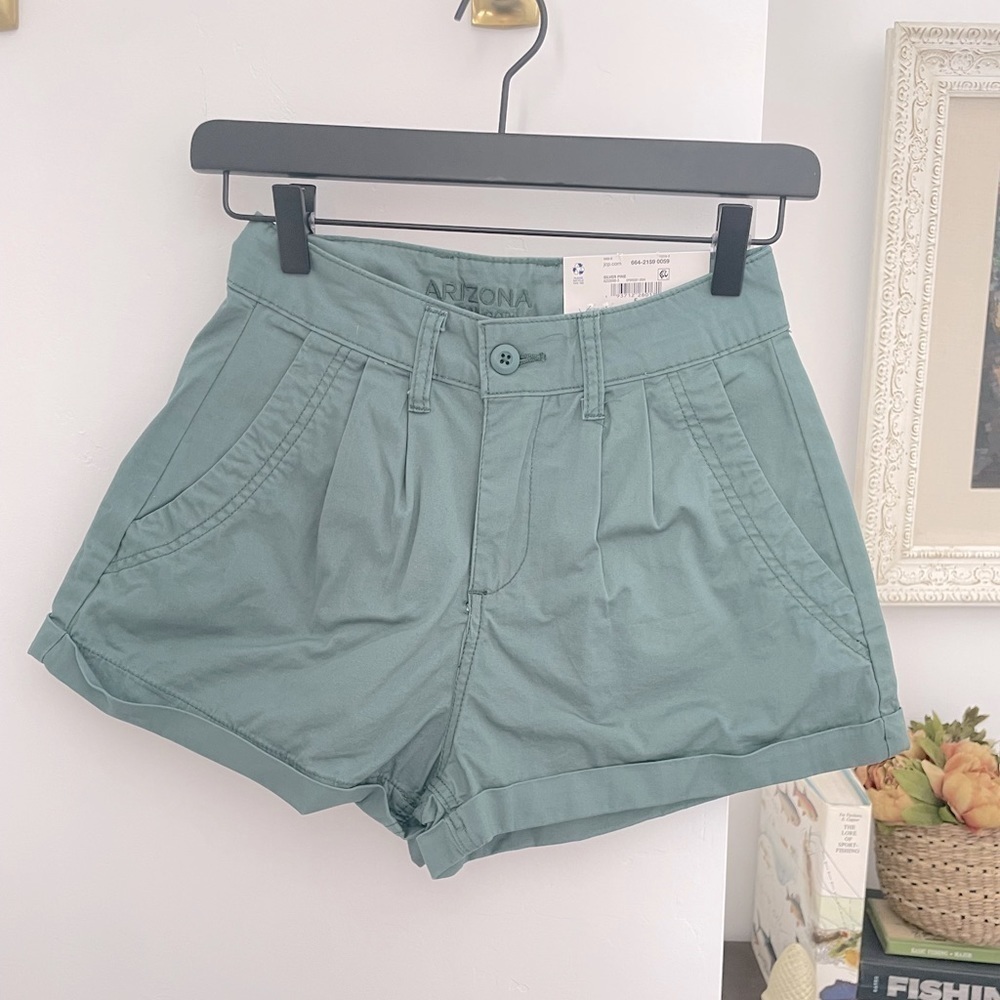 NWT Arizona Jeans Co. High Rise Silver Green Khaki Shorts junior 5 pleated